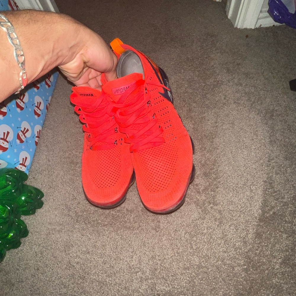 nike solars